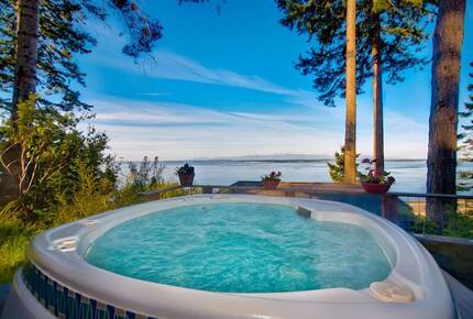 Whidbey Waterfront Haven - Greenbank, Washington