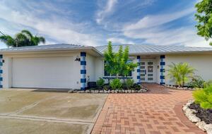 Charming Coastal Retreat on Florida’s Gulf Coast - Ruskin, Florida