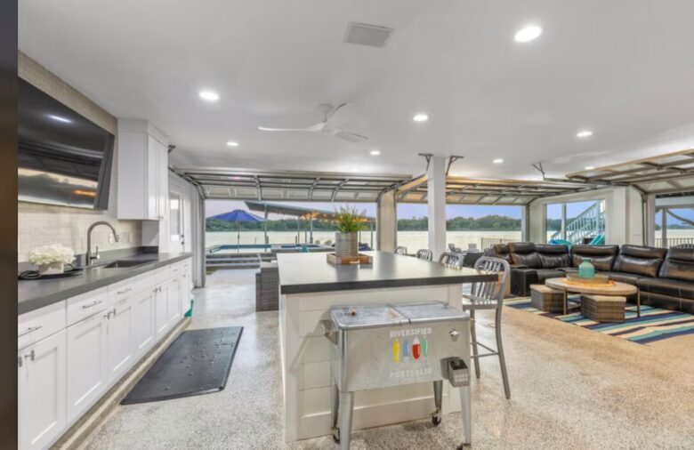 Perfect Lakehouse Getaway on Lake LBJ - Horseshoe Bay/Kingsland - Kingsland, Texas