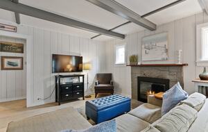 Charming Cottage Retreat with Lake Access in Fontana - Fontana-on-Geneva Lake, Wisconsin