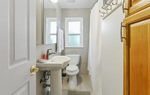 Charming Cottage Retreat with Lake Access in Fontana - Fontana-on-Geneva Lake, Wisconsin