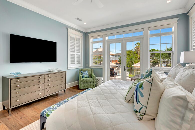 Grand Canal-Side Haven in Holmes Beach - Holmes Beach, Florida