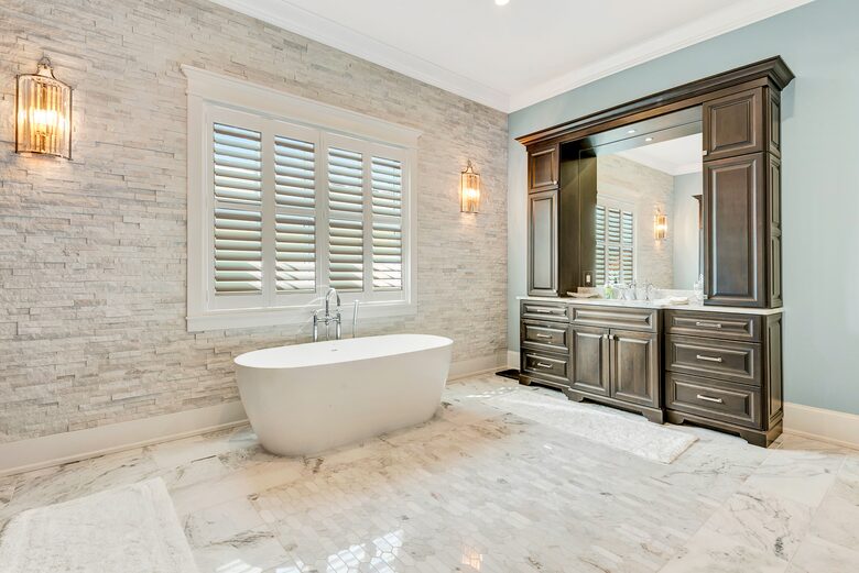 Grand Canal-Side Haven in Holmes Beach - Holmes Beach, Florida