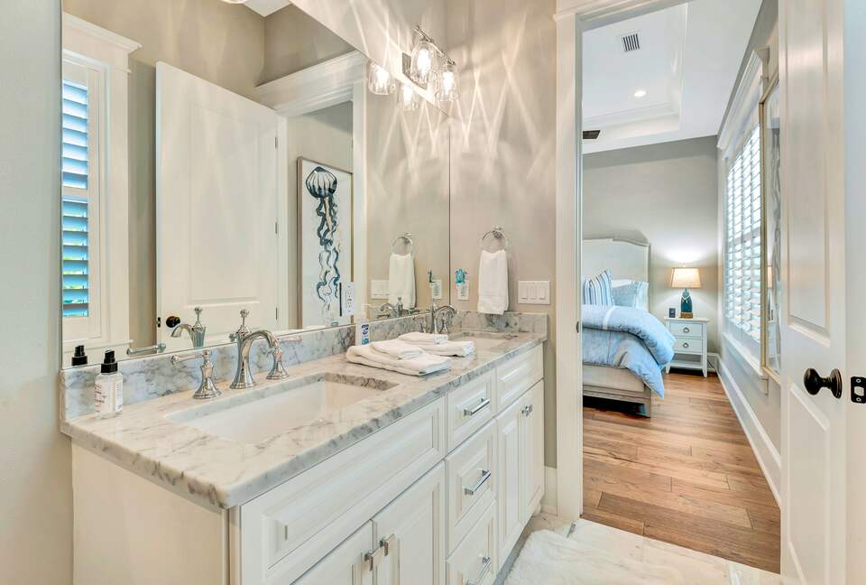 Grand Canal-Side Haven in Holmes Beach - Holmes Beach, Florida