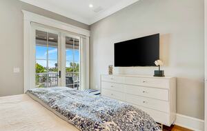 Grand Canal-Side Haven in Holmes Beach - Holmes Beach, Florida