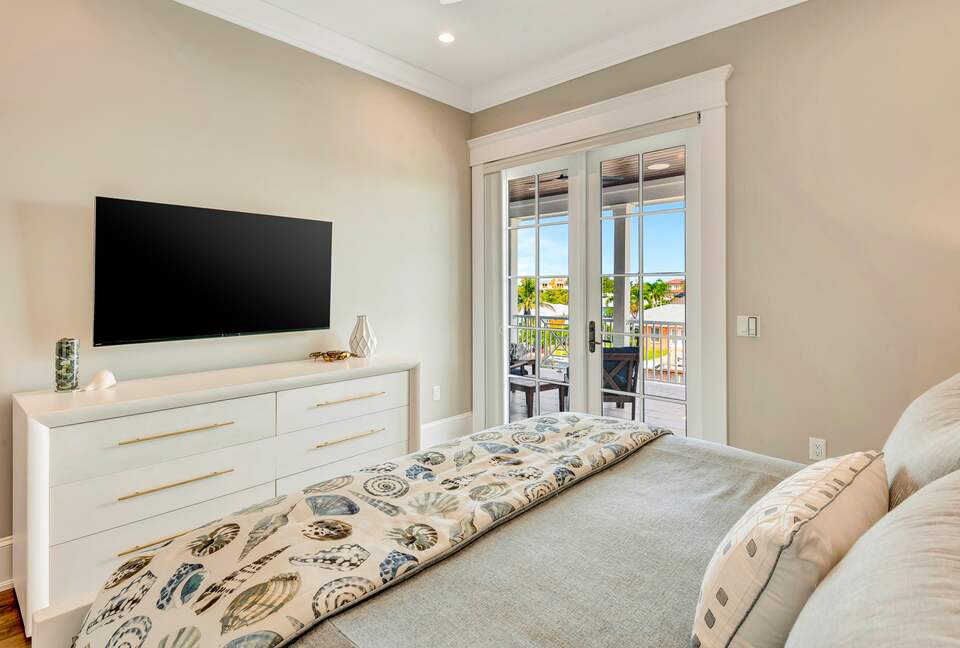 Grand Canal-Side Haven in Holmes Beach - Holmes Beach, Florida