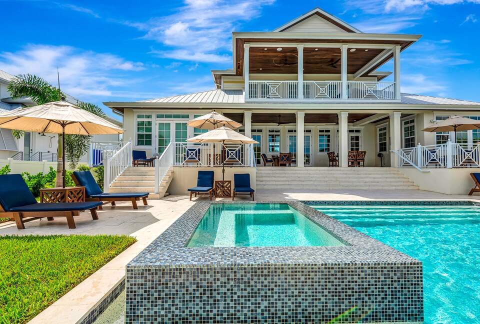 Grand Canal-Side Haven in Holmes Beach - Holmes Beach, Florida