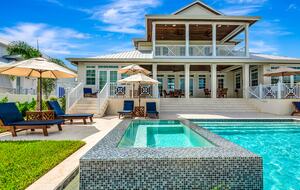 Grand Canal-Side Haven in Holmes Beach - Holmes Beach, Florida