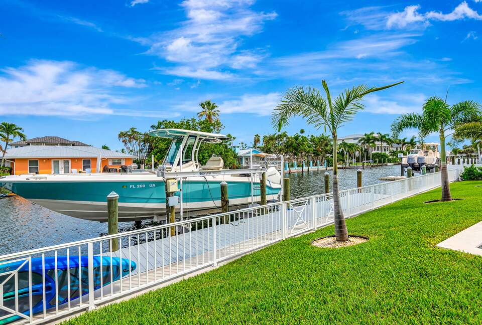 Grand Canal-Side Haven in Holmes Beach - Holmes Beach, Florida