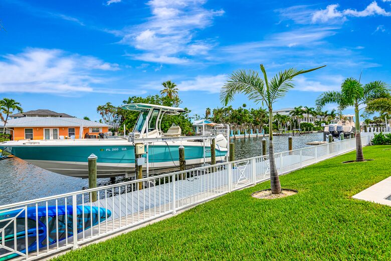 Grand Canal-Side Haven in Holmes Beach - Holmes Beach, Florida