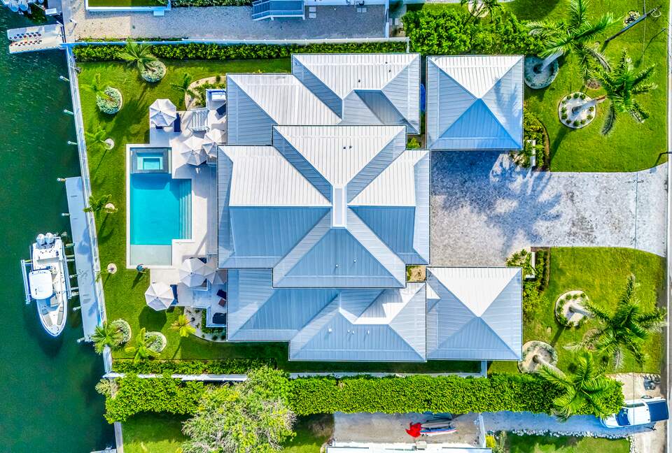 Grand Canal-Side Haven in Holmes Beach - Holmes Beach, Florida