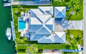 Grand Canal-Side Haven in Holmes Beach - Holmes Beach, Florida