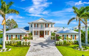 Grand Canal-Side Haven in Holmes Beach - Holmes Beach, Florida