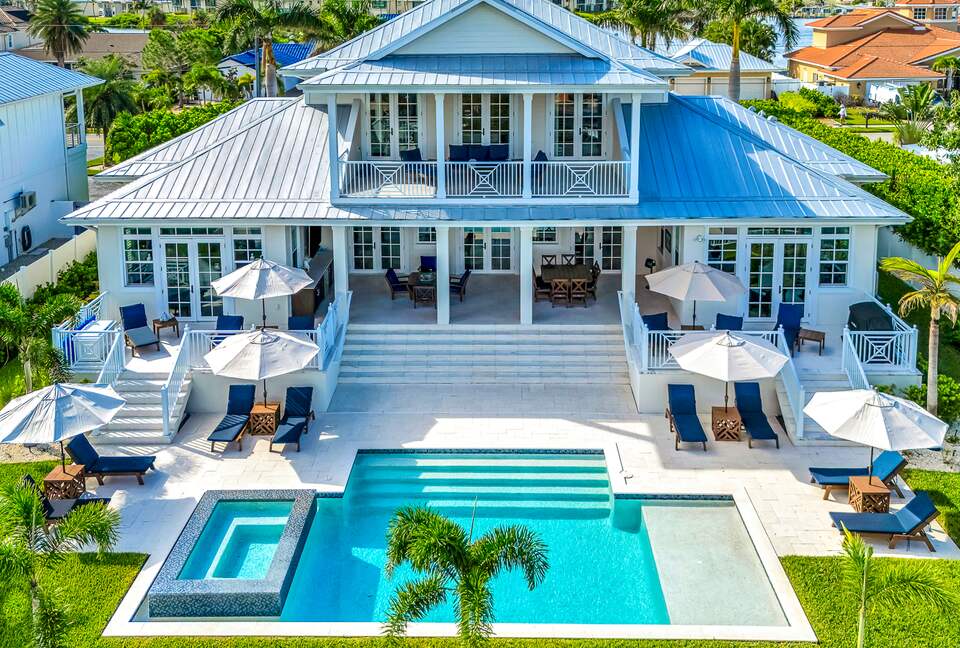 Grand Canal-Side Haven in Holmes Beach - Holmes Beach, Florida