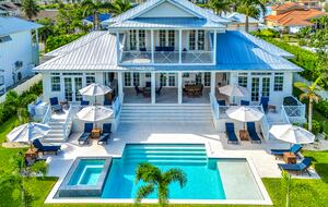Grand Canal-Side Haven in Holmes Beach - Holmes Beach, Florida