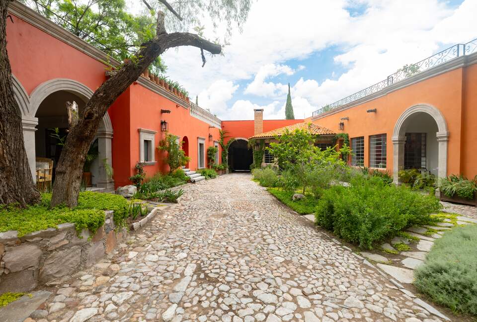 Timeless Elegance Near San Miguel de Allende - San Miguel de Allende, Mexico
