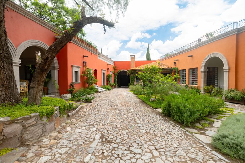 Timeless Elegance Near San Miguel de Allende - San Miguel de Allende, Mexico