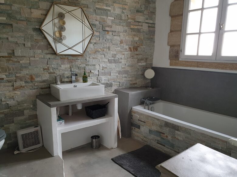 Charming Stone House with Pool - Pouzilhac, France