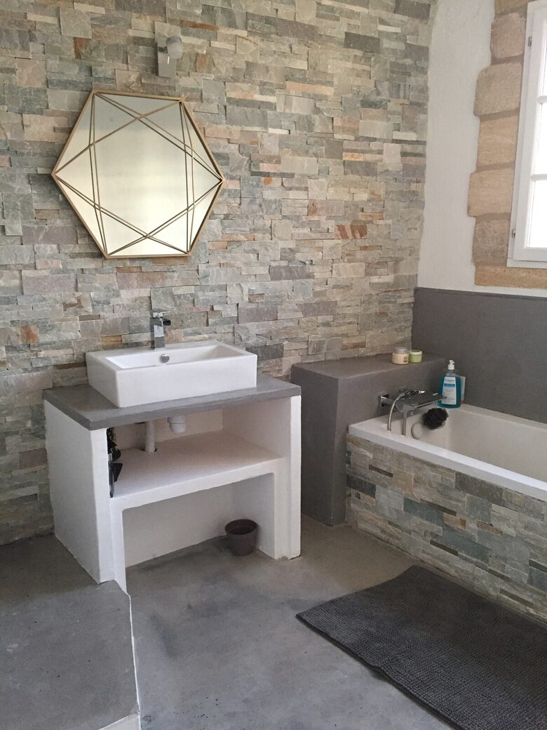 Charming Stone House with Pool - Pouzilhac, France