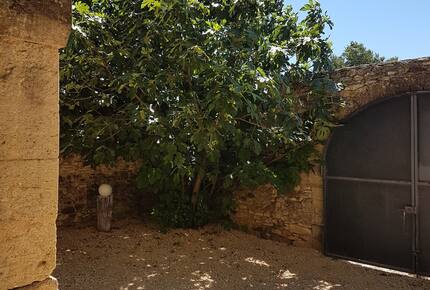 Charming Stone House with Pool - Pouzilhac, France