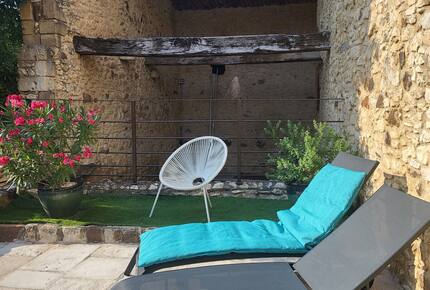 Charming Stone House with Pool - Pouzilhac, France