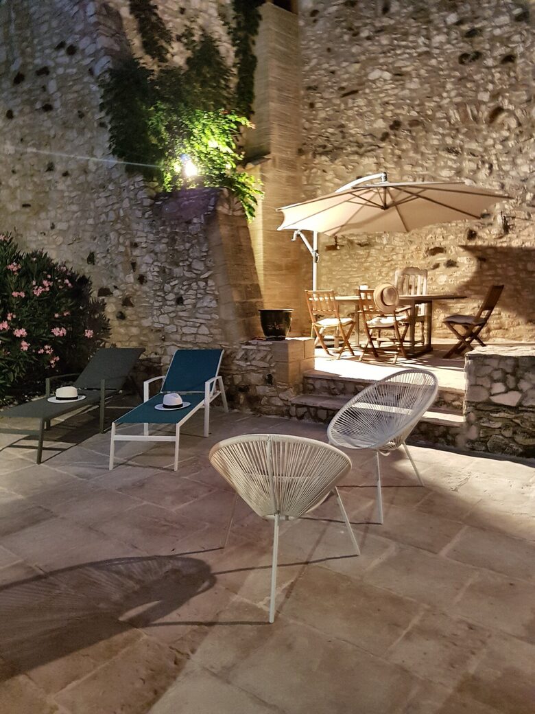 Charming Stone House with Pool - Pouzilhac, France