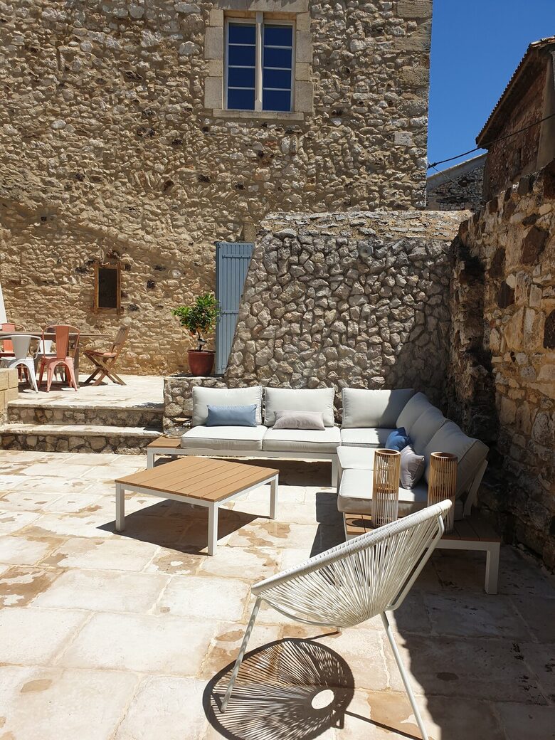 Charming Stone House with Pool - Pouzilhac, France