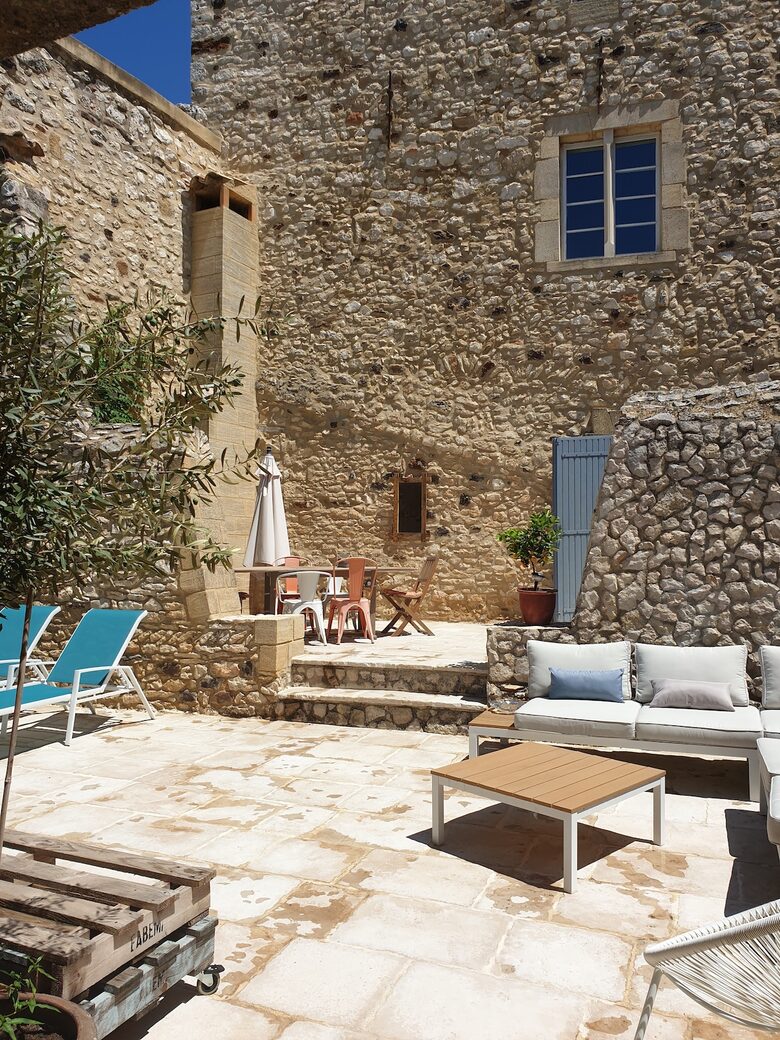 Charming Stone House with Pool - Pouzilhac, France