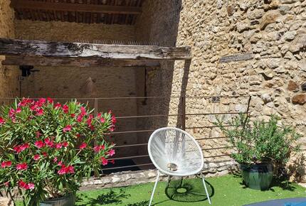 Charming Stone House with Pool - Pouzilhac, France