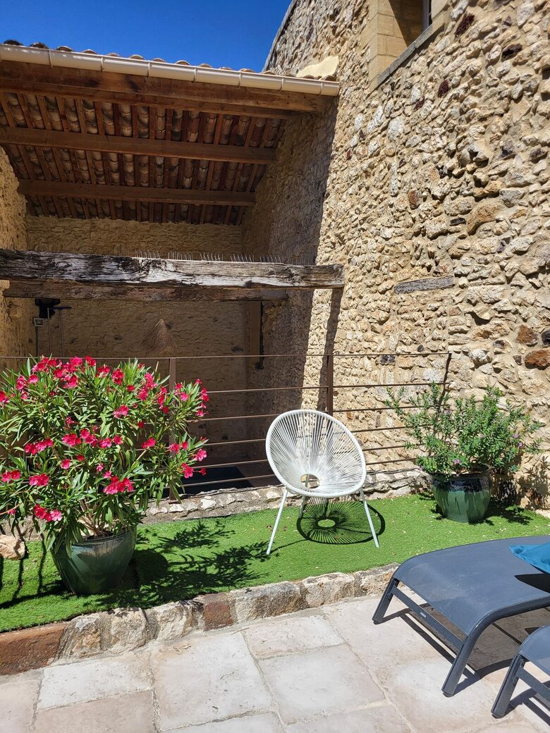 Charming Stone House with Pool - Pouzilhac, France