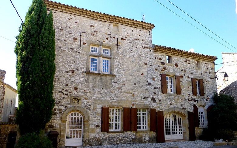 Charming Stone House with Pool - Pouzilhac, France