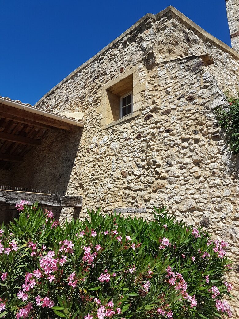 Charming Stone House with Pool - Pouzilhac, France