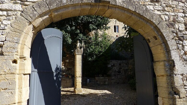 Charming Stone House with Pool - Pouzilhac, France