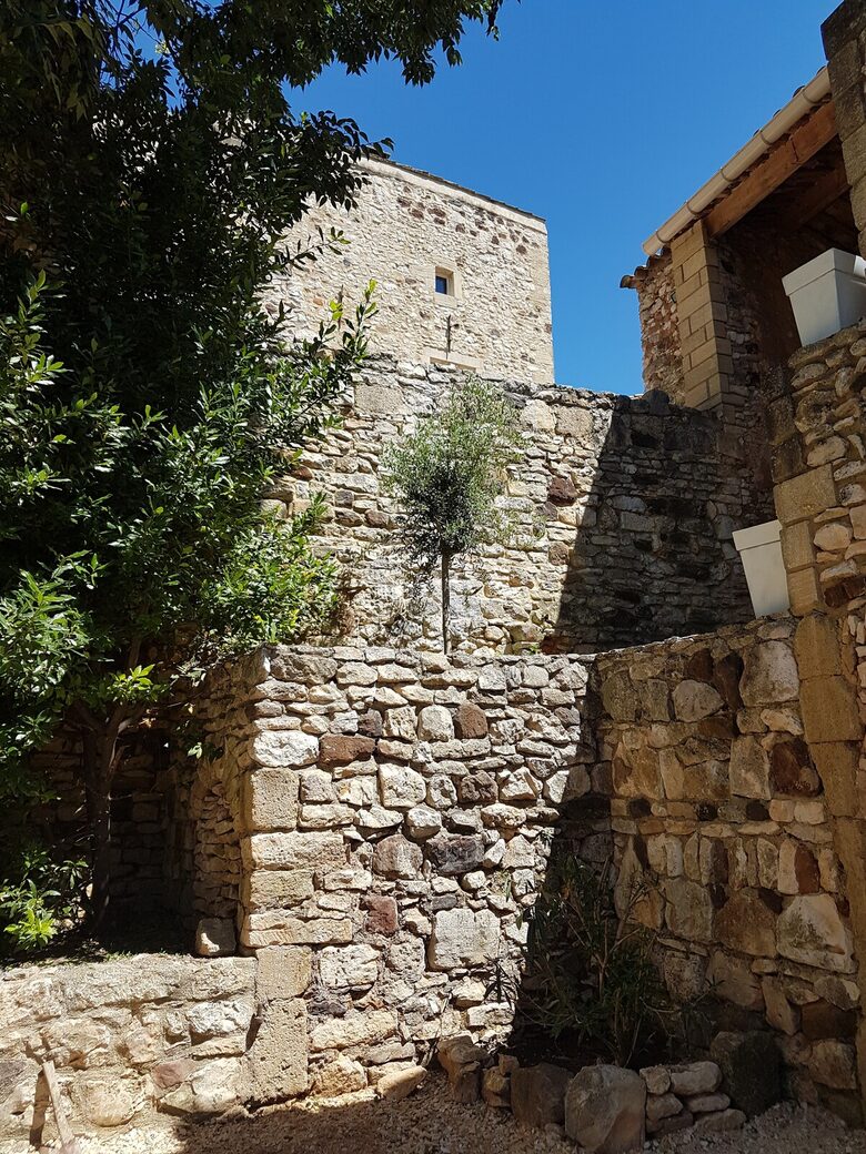 Charming Stone House with Pool - Pouzilhac, France