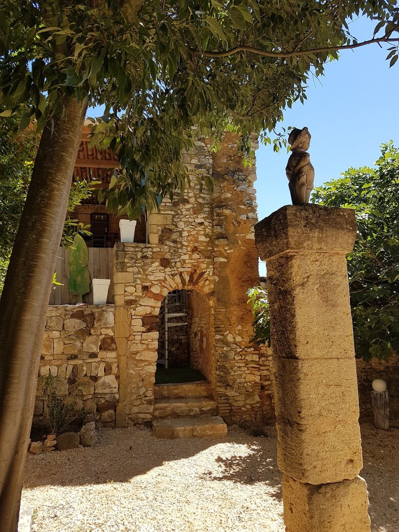 Charming Stone House with Pool - Pouzilhac, France