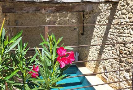 Charming Stone House with Pool - Pouzilhac, France