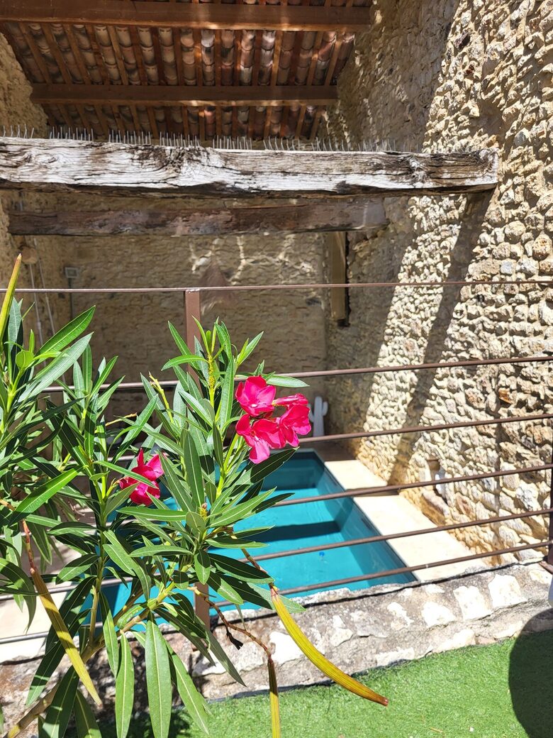 Charming Stone House with Pool - Pouzilhac, France