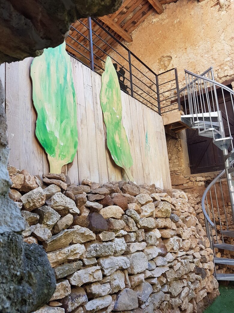 Charming Stone House with Pool - Pouzilhac, France