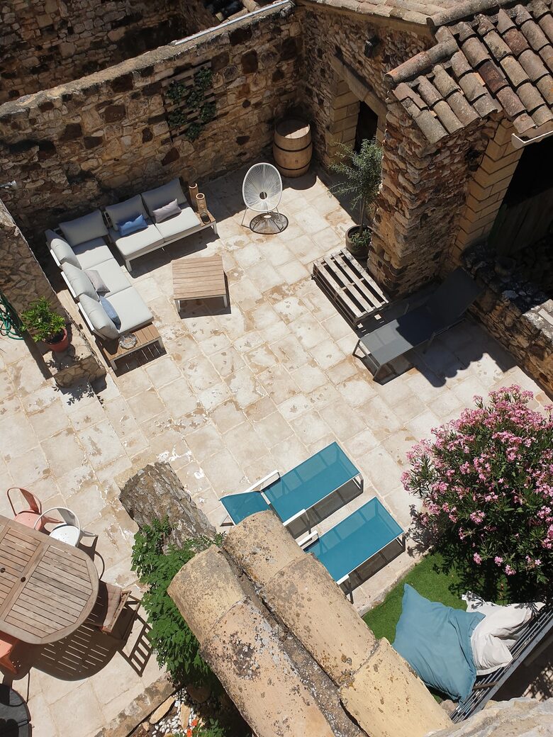 Charming Stone House with Pool - Pouzilhac, France
