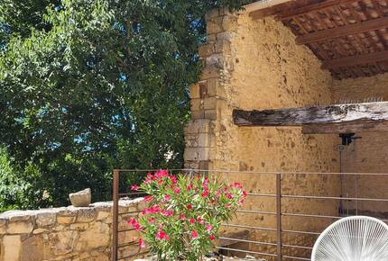 Charming Stone House with Pool - Pouzilhac, France
