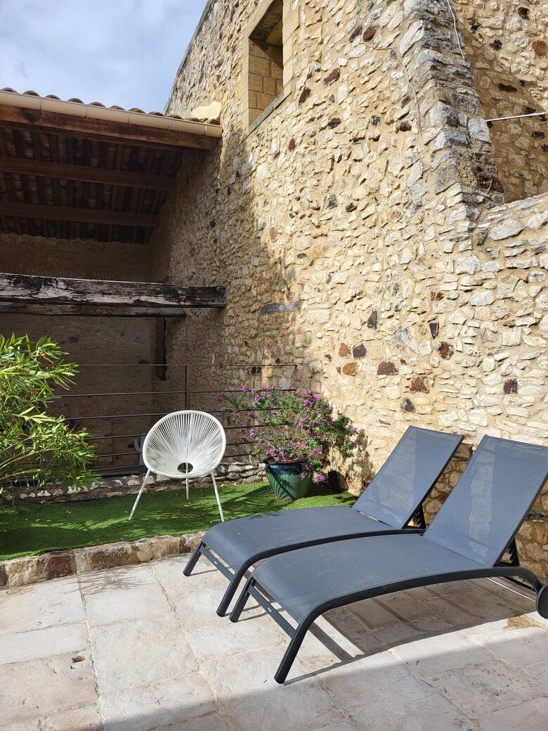 Charming Stone House with Pool - Pouzilhac, France