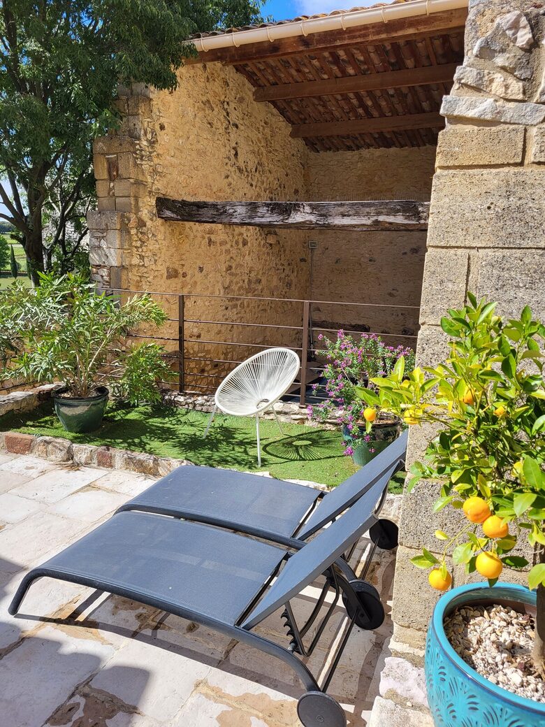Charming Stone House with Pool - Pouzilhac, France