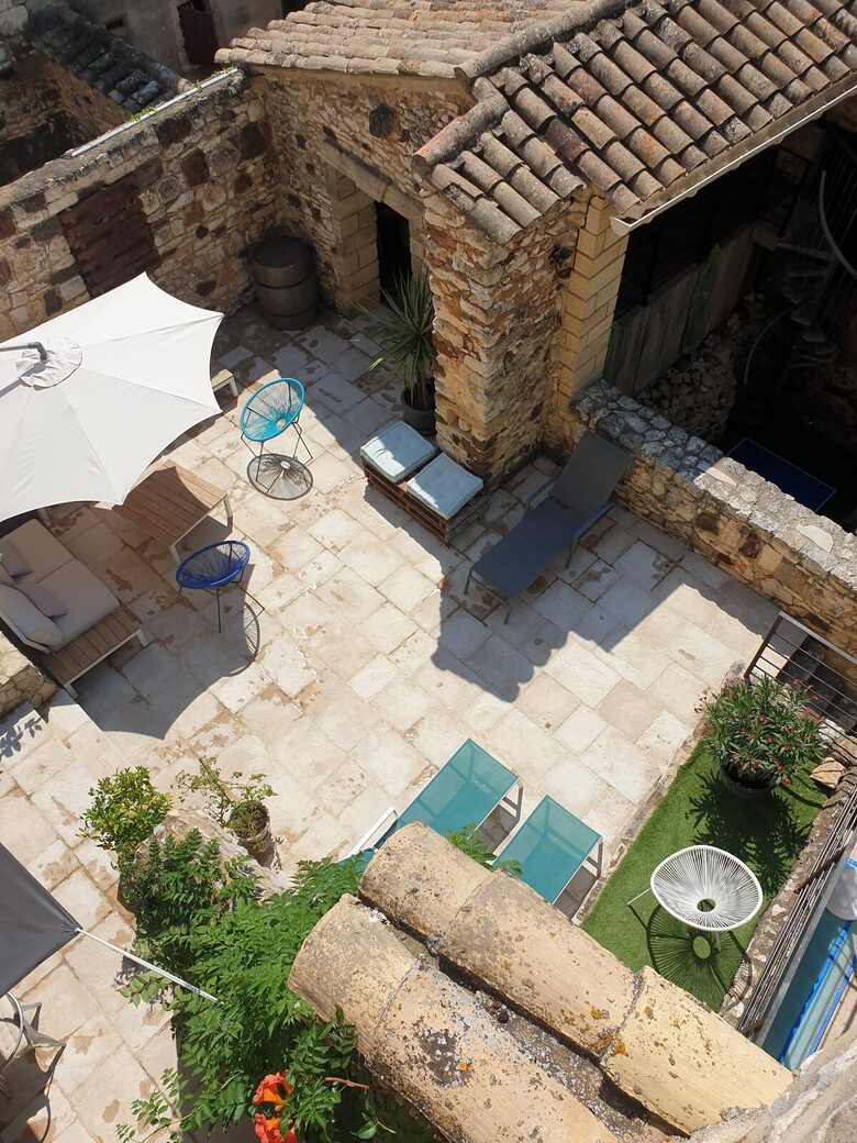 Charming Stone House with Pool - Pouzilhac, France