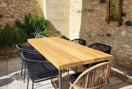 Charming Stone House with Pool - Pouzilhac, France