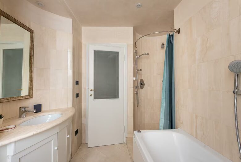 Two-Level Residence in Historic Florence - Florence, Italy