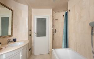 Two-Level Residence in Historic Florence - Florence, Italy