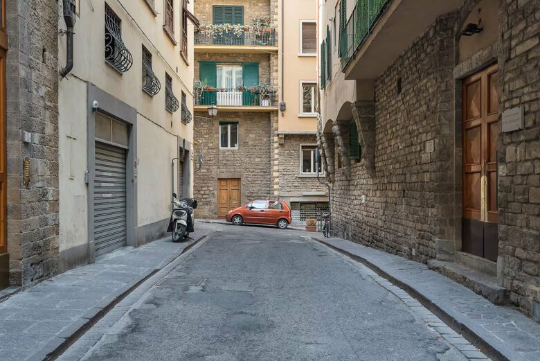 Two-Level Residence in Historic Florence - Florence, Italy