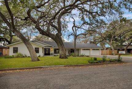 Modern Marble Falls Retreat with Outdoor Oasis - Marble Falls, Texas