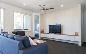 Stylish Peninsula Getaway Near the Shore - Rosebud, Australia