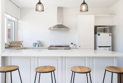 Stylish Peninsula Getaway Near the Shore - Rosebud, Australia